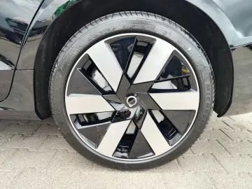 VOLVO V60 T6 AWD Ultra Dark 19  360  H&K LED PANO STHZ