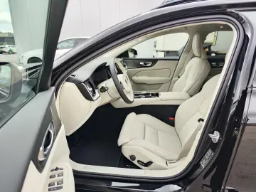 VOLVO V60 T6 AWD Ultra Dark 19  360  H&K LED PANO STHZ