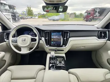 VOLVO V60 T6 AWD Ultra Dark 19  360  H&K LED PANO STHZ