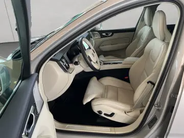 VOLVO XC60 T6 AWD Plug-in Hybrid Ultra-Bright Massages