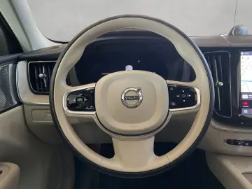 VOLVO XC60 T6 AWD Plug-in Hybrid Ultra-Bright Massages