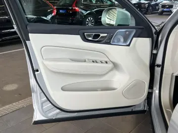 VOLVO XC60 T6 AWD Plug-in Hybrid Ultra-Bright Massages