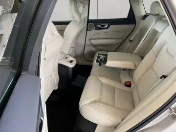 VOLVO XC60 T6 AWD Plug-in Hybrid Ultra-Bright Massages
