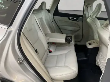 VOLVO XC60 T6 AWD Plug-in Hybrid Ultra-Bright Massages