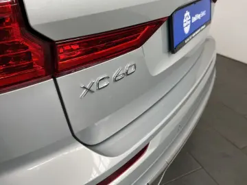 VOLVO XC60 T6 AWD Plug-in Hybrid Ultra-Bright Massages