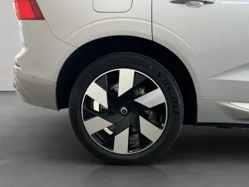 VOLVO XC60 T6 AWD Plug-in Hybrid Ultra-Bright Massages