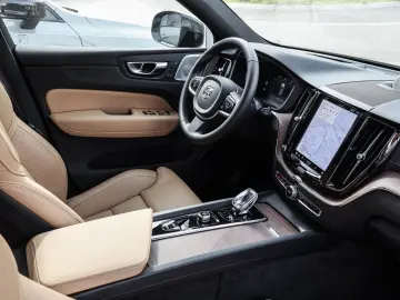 VOLVO XC60 T6 AWD Recharge Ultra Dark #Bowers&Wilikins