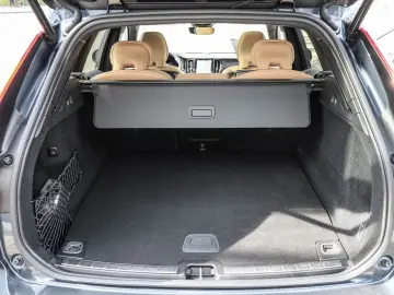 VOLVO XC60 T6 AWD Recharge Ultra Dark #Bowers&Wilikins