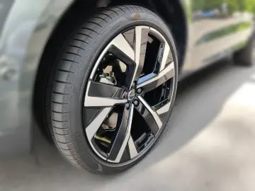 VOLVO XC60 T8 AWD Plug-In-Hybrid Ultra Dark Nappaleder