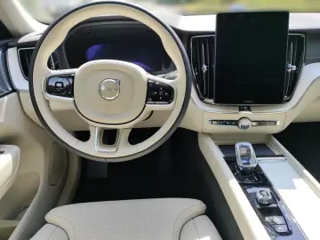 VOLVO XC60 T8 AWD Plug-In-Hybrid Ultra Dark Nappaleder