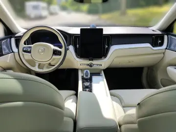 VOLVO XC60 T8 AWD Plug-In-Hybrid Ultra Dark Nappaleder