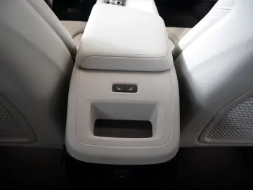 VOLVO XC60 Recharge T8 AWD Ultimate Dark AKTIVSITZE