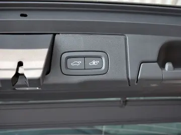 VOLVO XC60 Recharge T8 AWD Ultimate Dark AKTIVSITZE