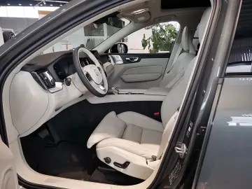 VOLVO XC60 Recharge T8 AWD Ultimate Dark AKTIVSITZE