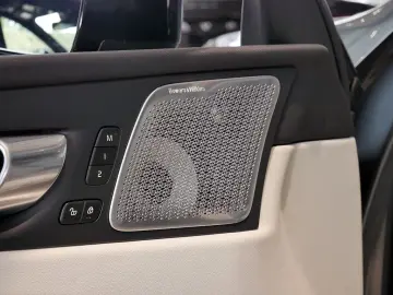 VOLVO XC60 Recharge T8 AWD Ultimate Dark AKTIVSITZE