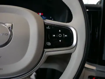 VOLVO XC60 Recharge T8 AWD Ultimate Dark AKTIVSITZE