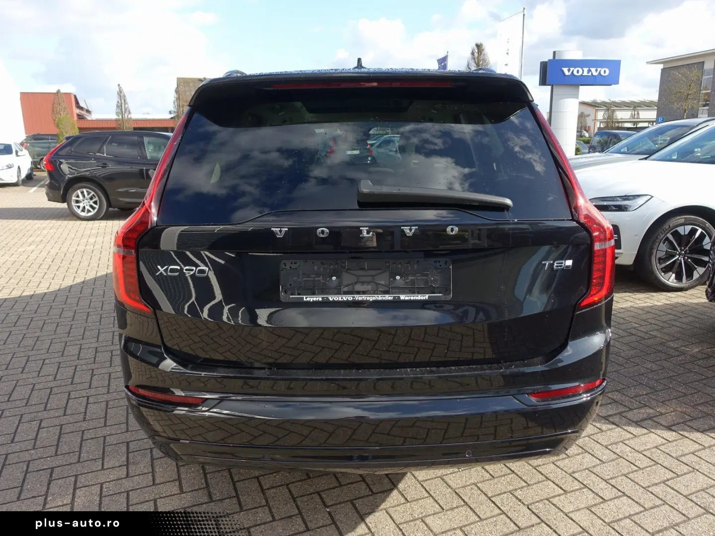 VOLVO XC90 Plus Dark T8 AWD FourC AHK B&W Pano 360