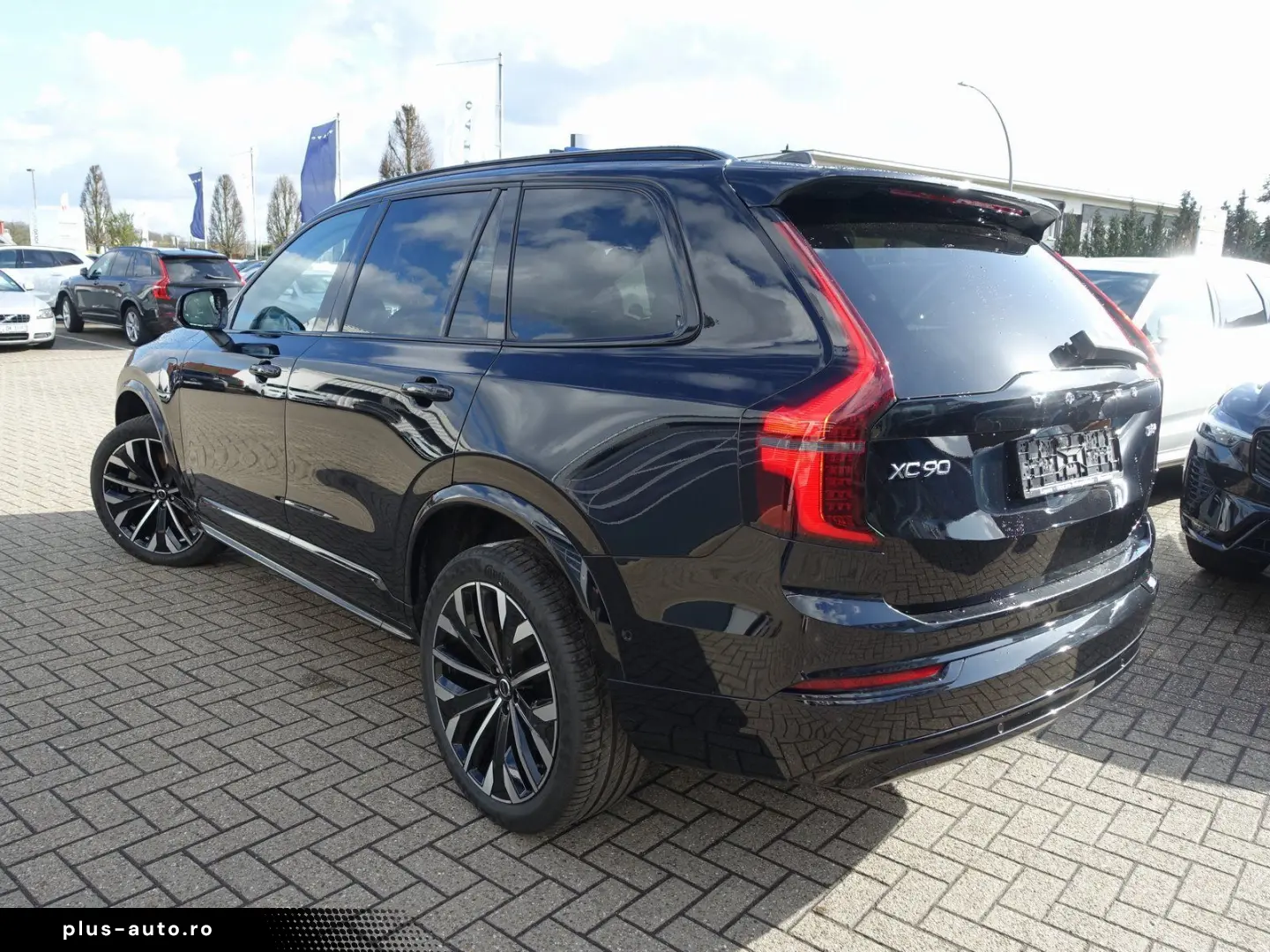 VOLVO XC90 Plus Dark T8 AWD FourC AHK B&W Pano 360