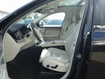 VOLVO XC90 Plus Dark T8 AWD FourC AHK B&W Pano 360