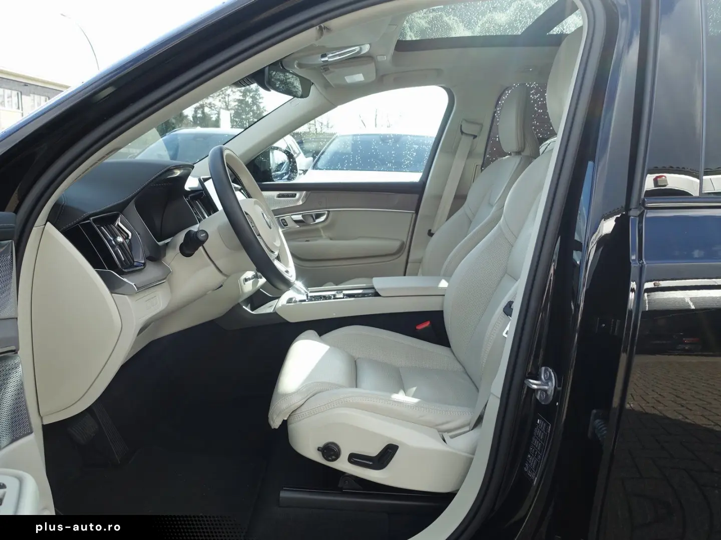 VOLVO XC90 Plus Dark T8 AWD FourC AHK B&W Pano 360