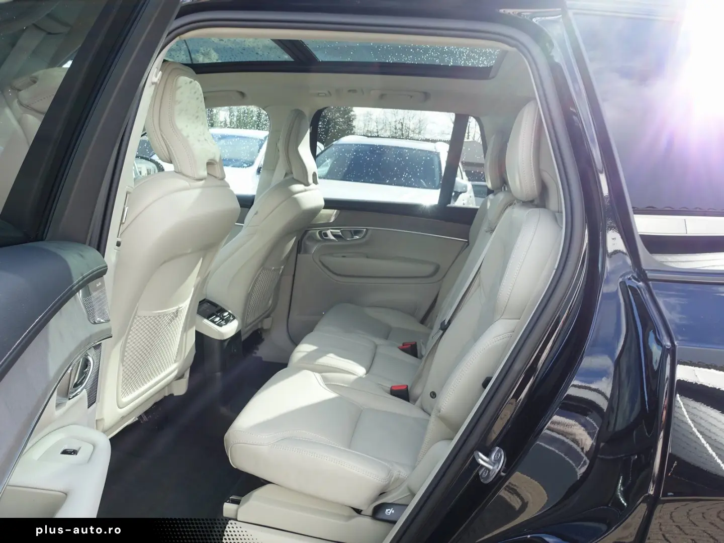 VOLVO XC90 Plus Dark T8 AWD FourC AHK B&W Pano 360