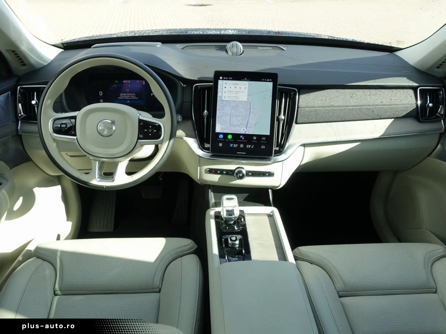 VOLVO XC90 Plus Dark T8 AWD FourC AHK B&W Pano 360