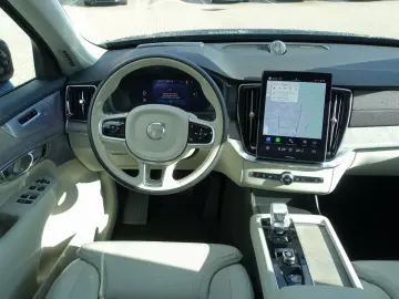 VOLVO XC90 Plus Dark T8 AWD FourC AHK B&W Pano 360