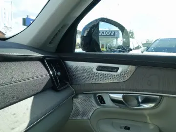 VOLVO XC90 Plus Dark T8 AWD FourC AHK B&W Pano 360
