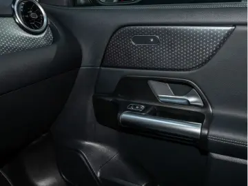 MERCEDES-BENZ GLA 250 e Progressive