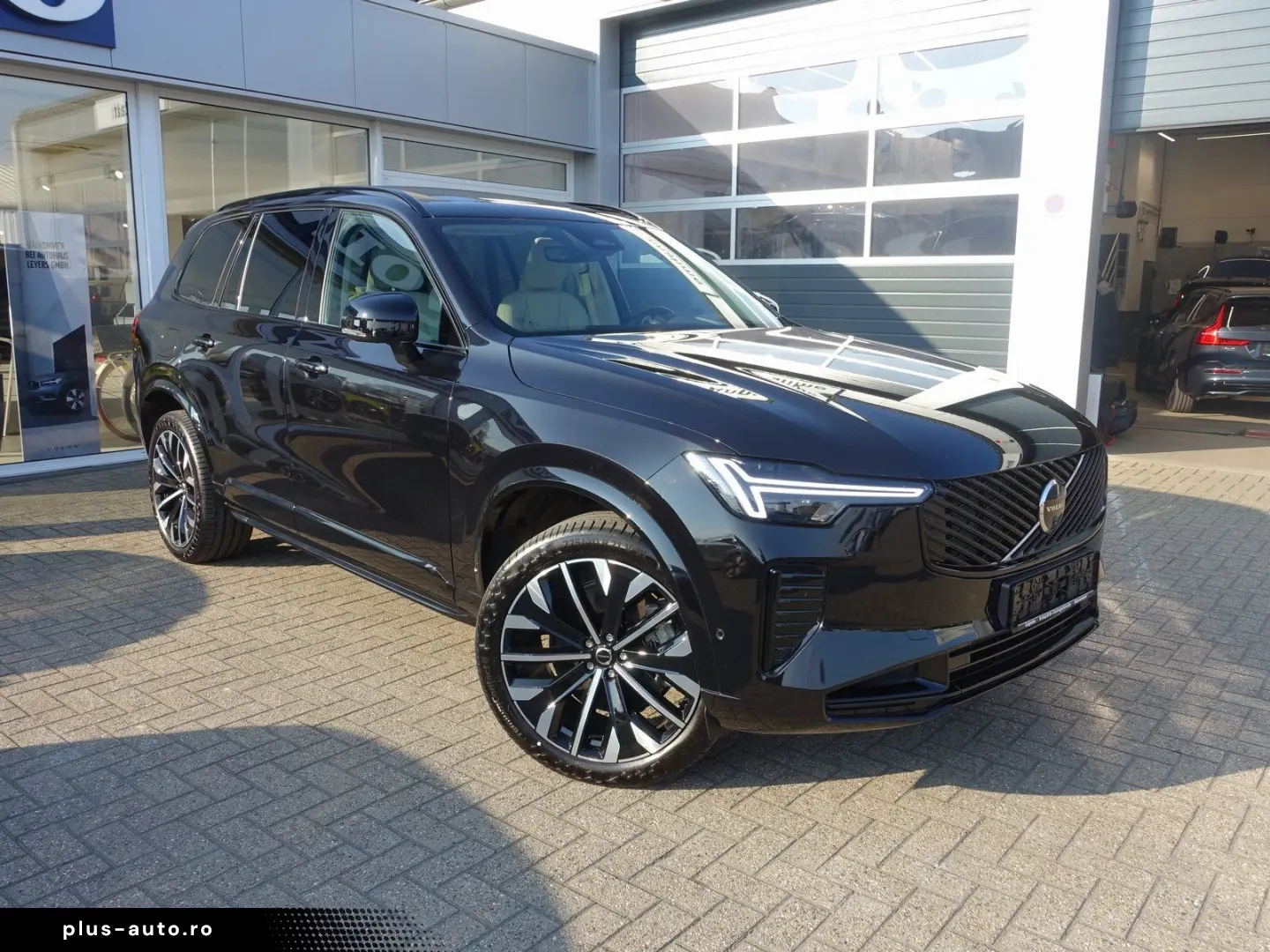 VOLVO XC90 T8 AWD Plus Dark FourC AHK Pano 360  B&W