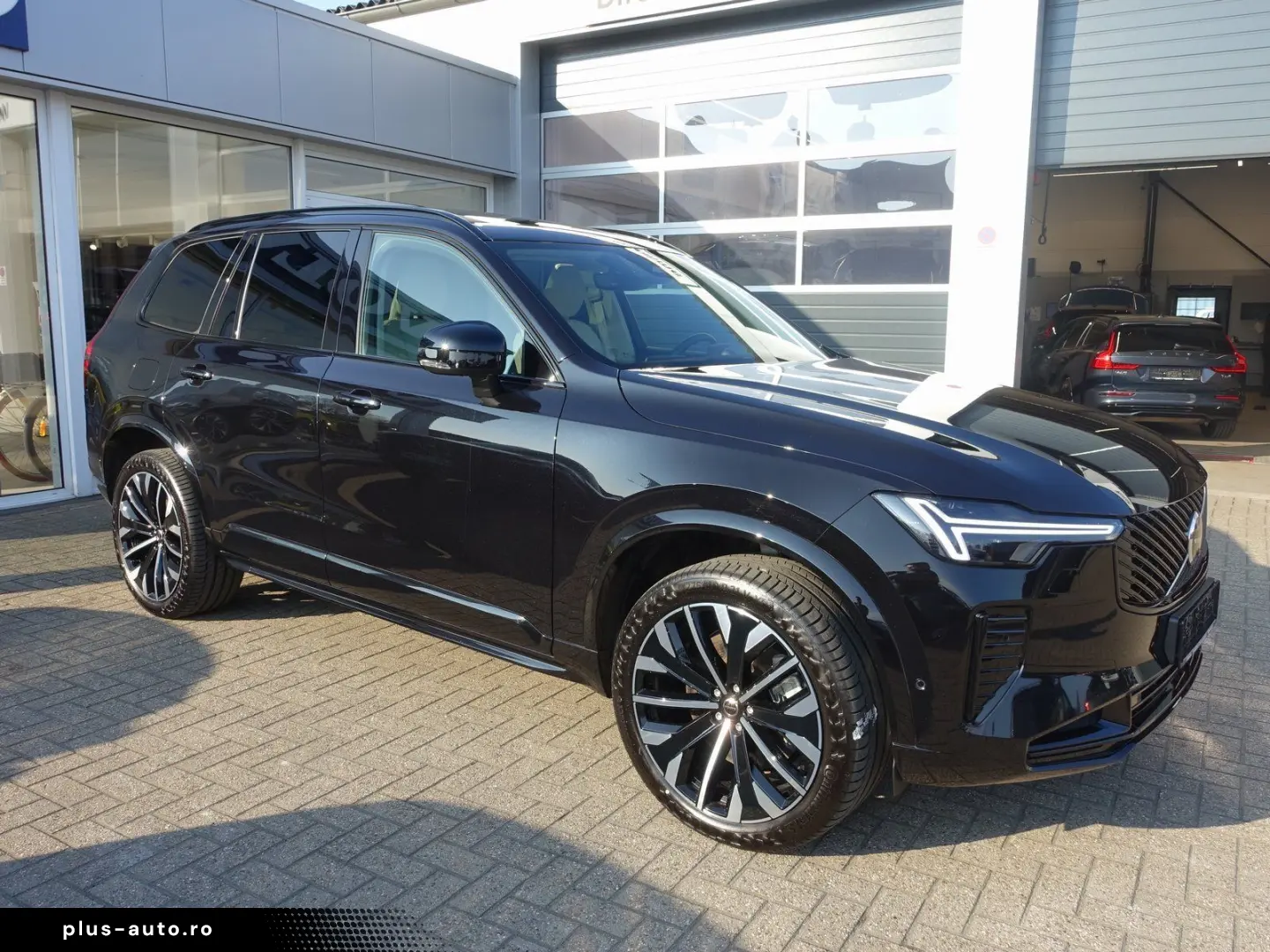 VOLVO XC90 T8 AWD Plus Dark FourC AHK Pano 360  B&W