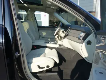 VOLVO XC90 T8 AWD Plus Dark FourC AHK Pano 360  B&W