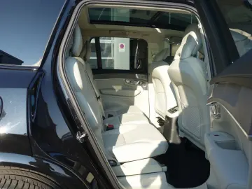 VOLVO XC90 T8 AWD Plus Dark FourC AHK Pano 360  B&W