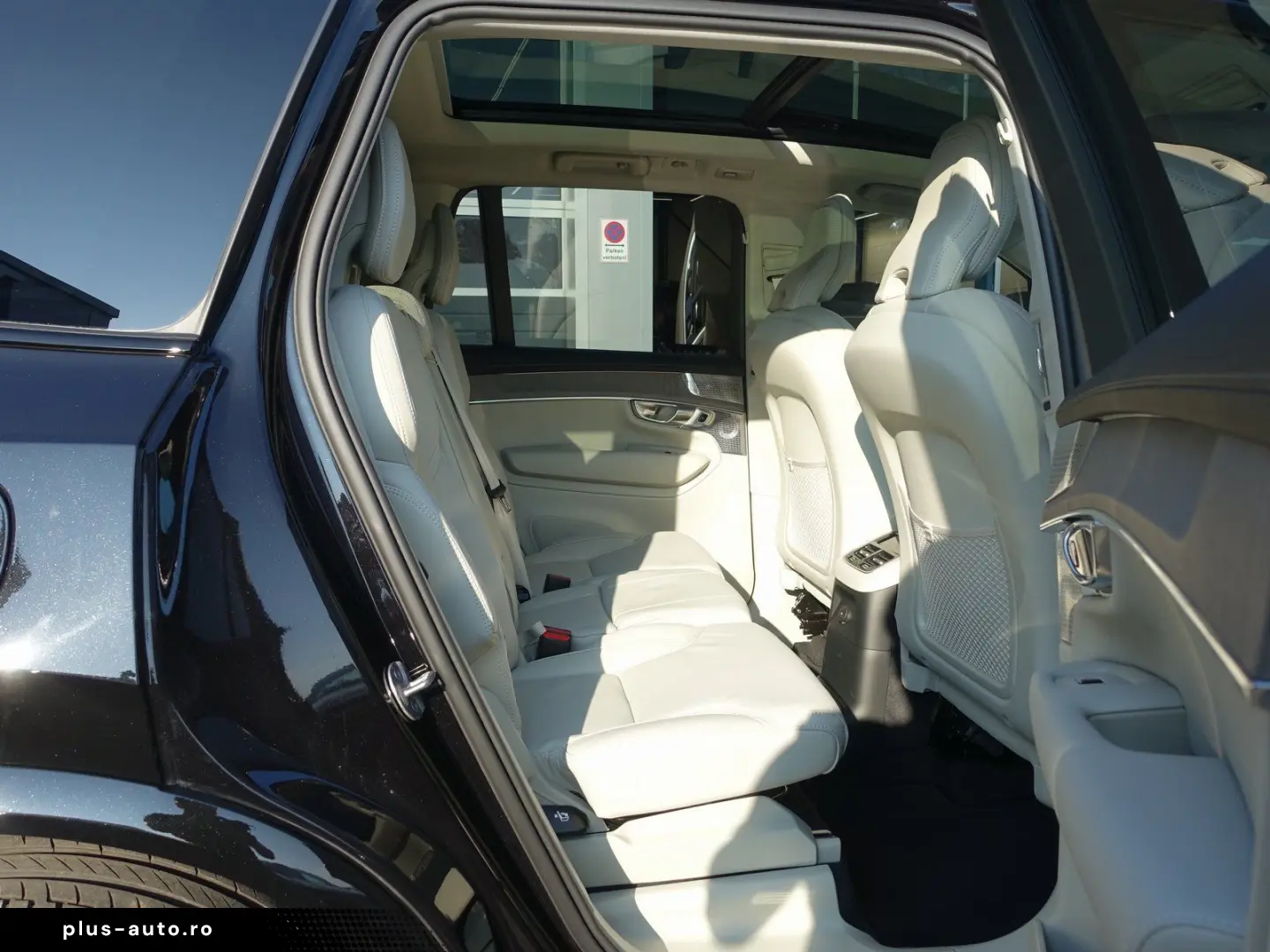 VOLVO XC90 T8 AWD Plus Dark FourC AHK Pano 360  B&W