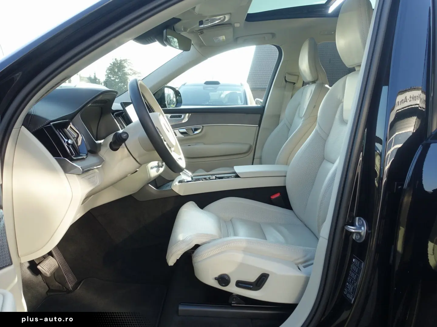 VOLVO XC90 T8 AWD Plus Dark FourC AHK Pano 360  B&W