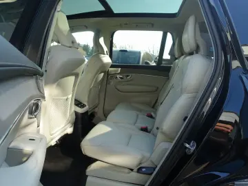 VOLVO XC90 T8 AWD Plus Dark FourC AHK Pano 360  B&W