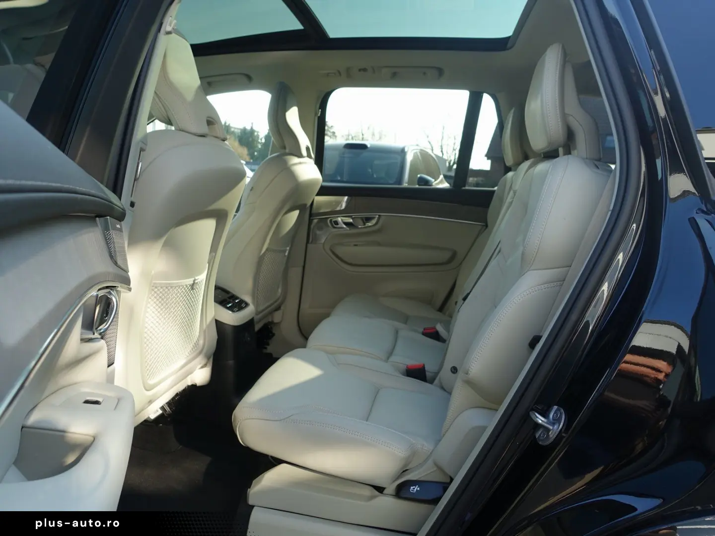 VOLVO XC90 T8 AWD Plus Dark FourC AHK Pano 360  B&W