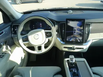 VOLVO XC90 T8 AWD Plus Dark FourC AHK Pano 360  B&W