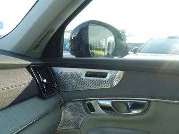 VOLVO XC90 T8 AWD Plus Dark FourC AHK Pano 360  B&W