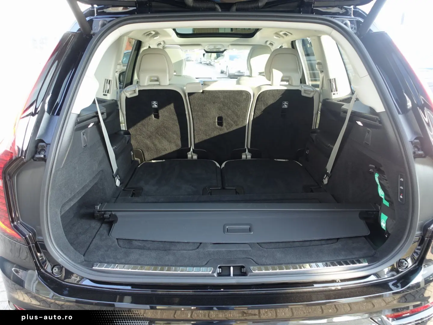 VOLVO XC90 T8 AWD Plus Dark FourC AHK Pano 360  B&W