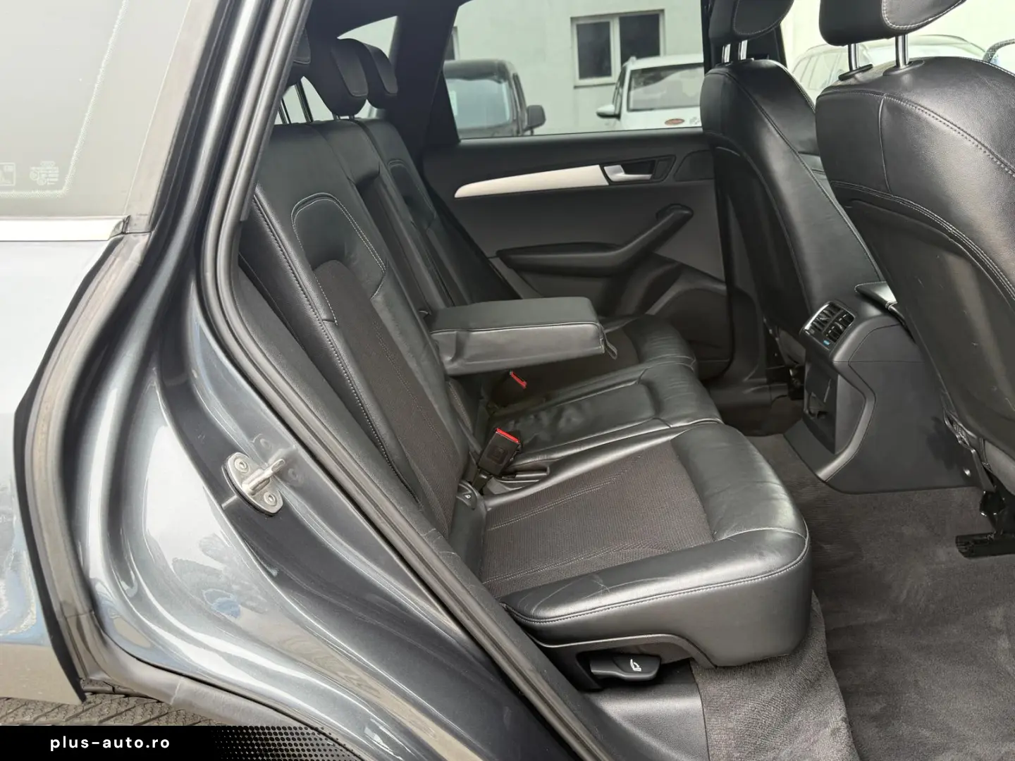 AUDI Q5 2.0i    S-LINE    4X4