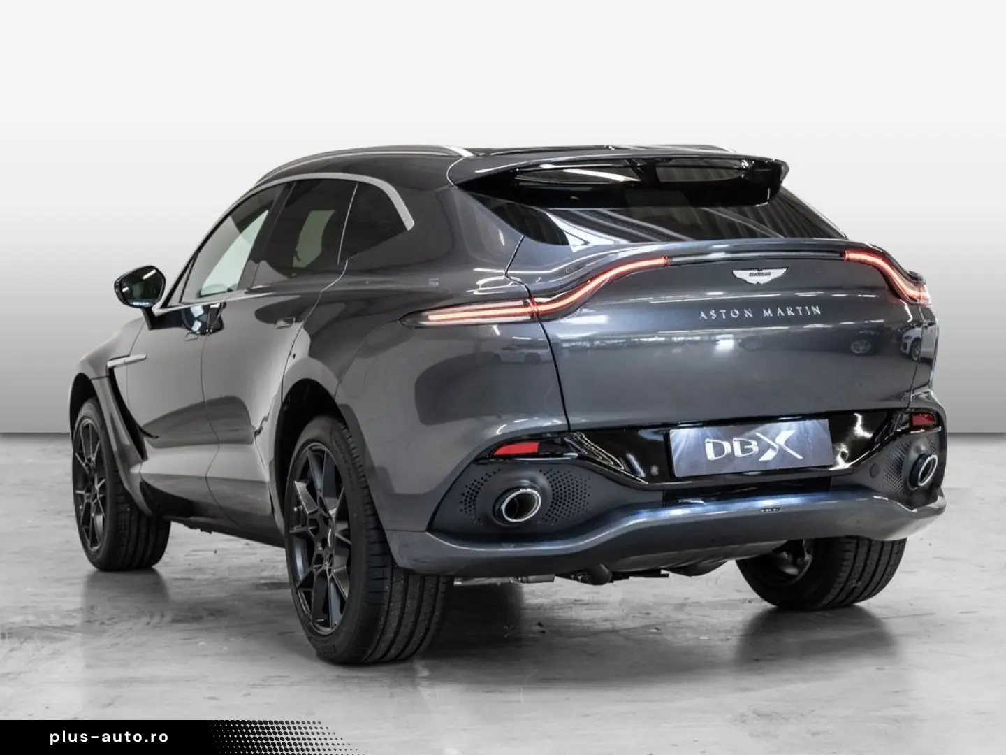 ASTON MARTIN DBX Magnetic Silver Onyx Black