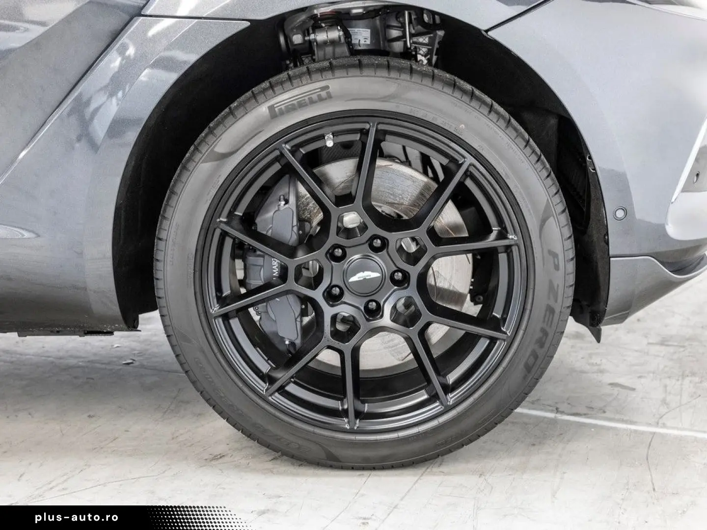 ASTON MARTIN DBX Magnetic Silver Onyx Black