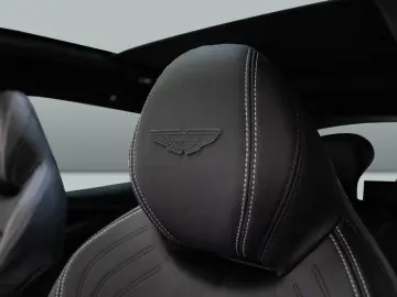 ASTON MARTIN DBX Magnetic Silver Onyx Black