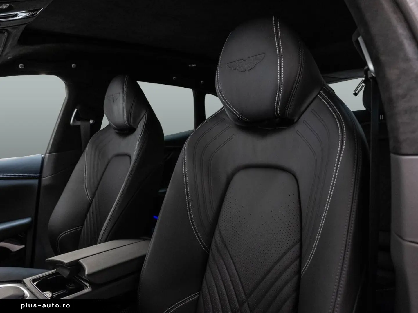ASTON MARTIN DBX Magnetic Silver Onyx Black
