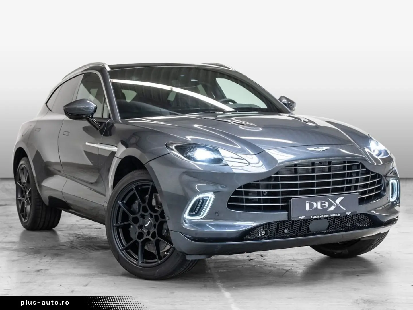 ASTON MARTIN DBX Magnetic Silver Onyx Black
