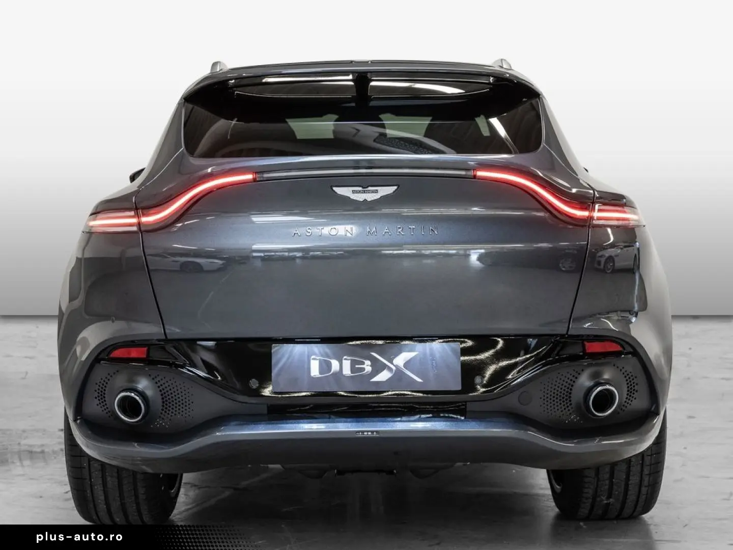 ASTON MARTIN DBX Magnetic Silver Onyx Black