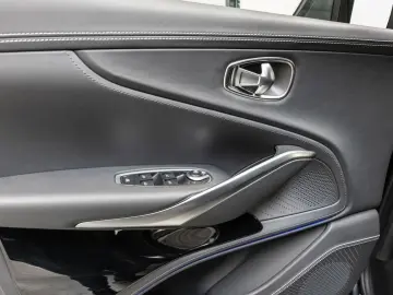 ASTON MARTIN DBX Magnetic Silver Onyx Black