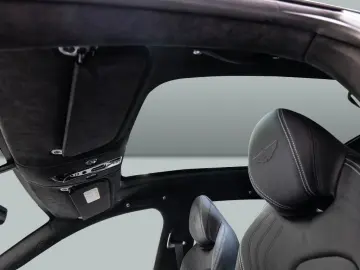 ASTON MARTIN DBX Magnetic Silver Onyx Black