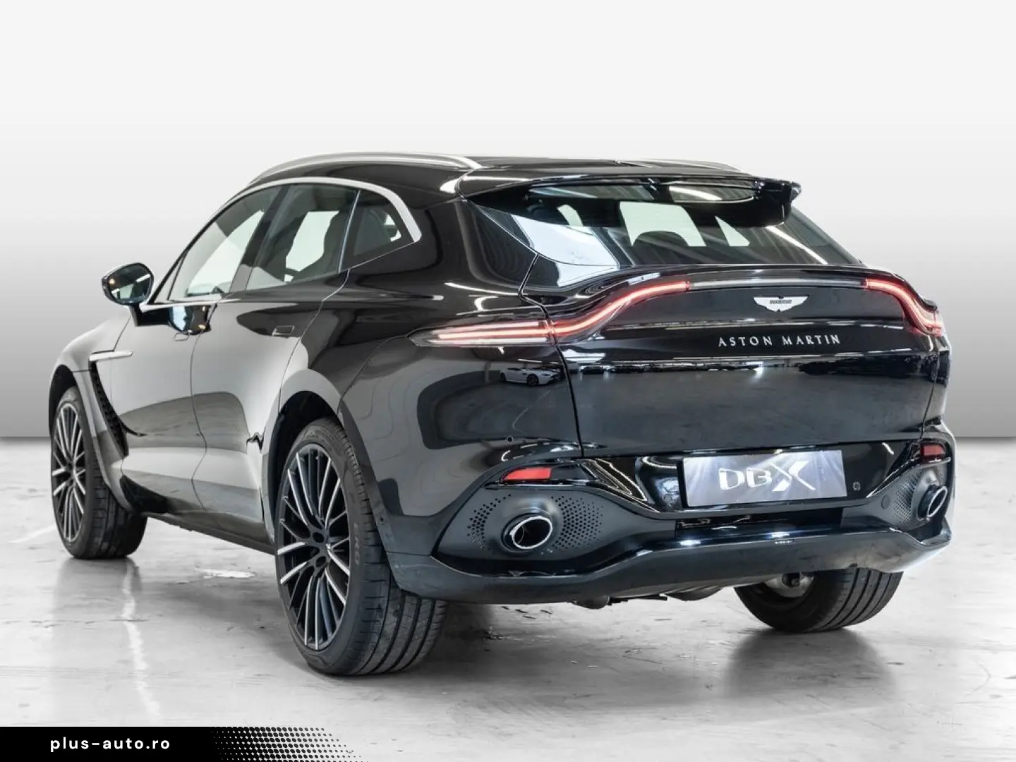 ASTON MARTIN DBX Jet Black Onyx Black